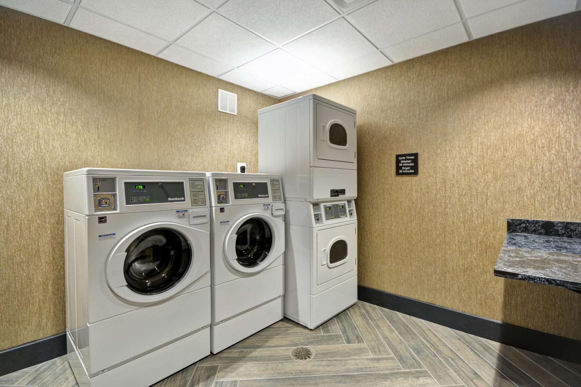 Hampton Inn & Suites Detroit/Warren Esterno foto
